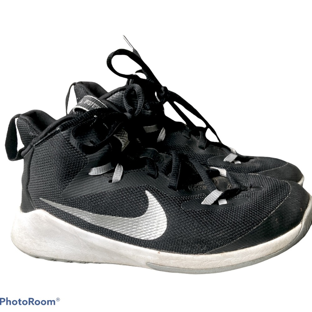 GUC Nike Future Court Sneakers Youth Sz 4